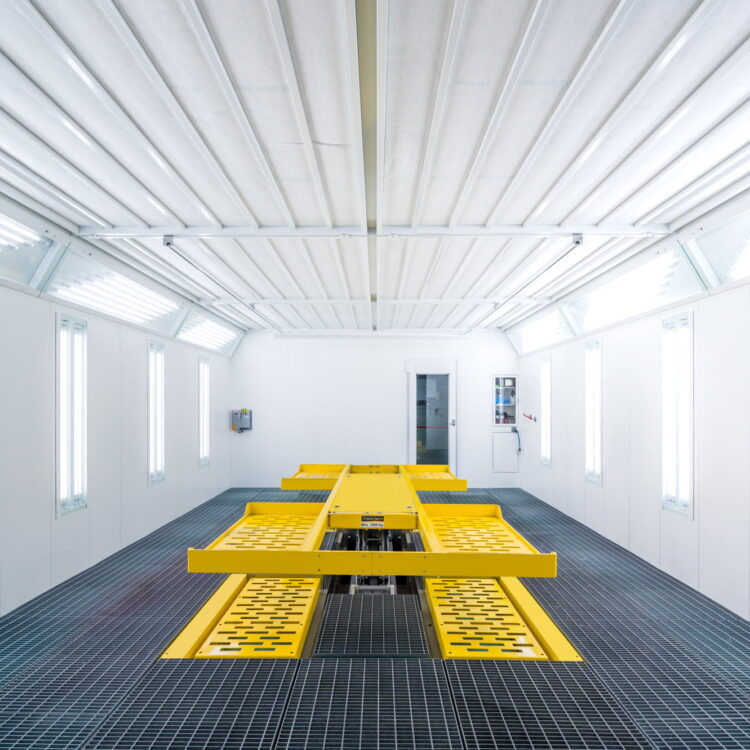 Higl load capacity. The lifting capacity of 3,5 tons gives this Blowtherm Car Lift full flexibility. From small cars to Pick Up and SUV.