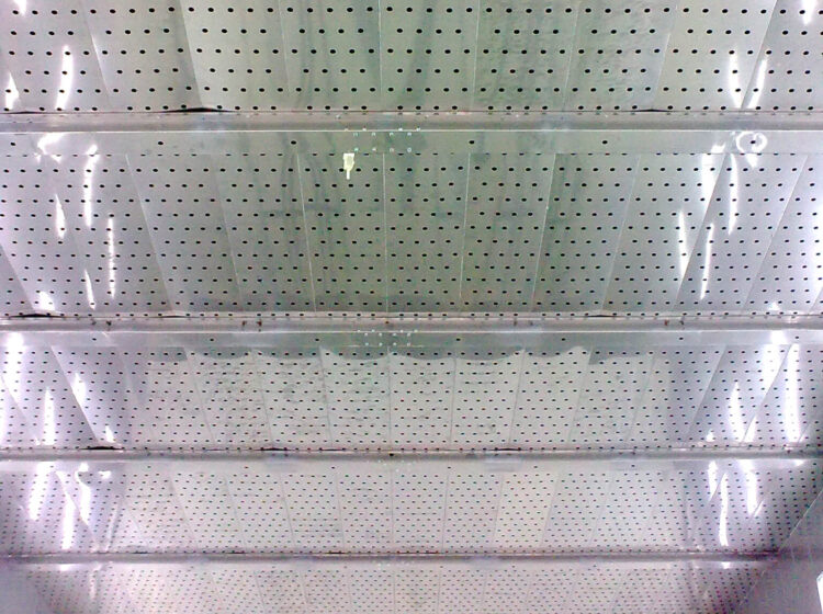 Washing booth. Air intake from stainless steel ceiling.