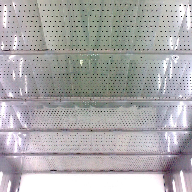 Washing booth. Air intake from stainless steel ceiling.