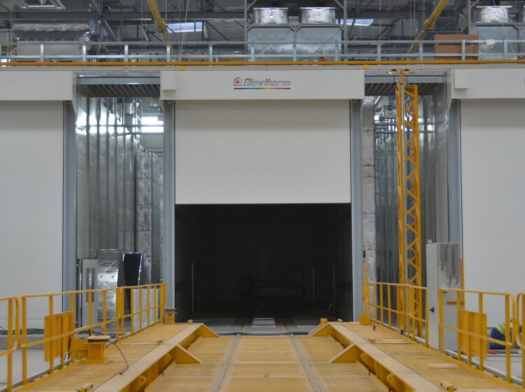 Impianto di verniciatura per treni