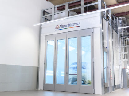 Space Saver spary booth and oven, save space and workload, the thermal ventilating unit is placed above the booth, self sustaining structure, safe access for maintenance