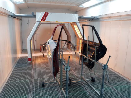 Motorized infrared accelerated curing system integrated in Blowtherm Extra spray booth