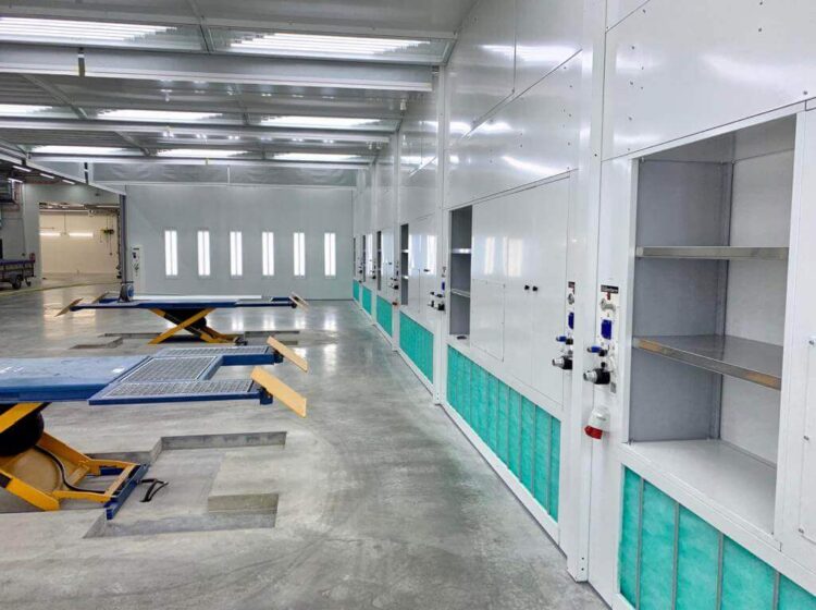 multi-functional car bodyshop equipment (5) Front wall exhaust, ergonomic cupboards, infill walls, perfect lighting, underbody lift system, multi-zone controls