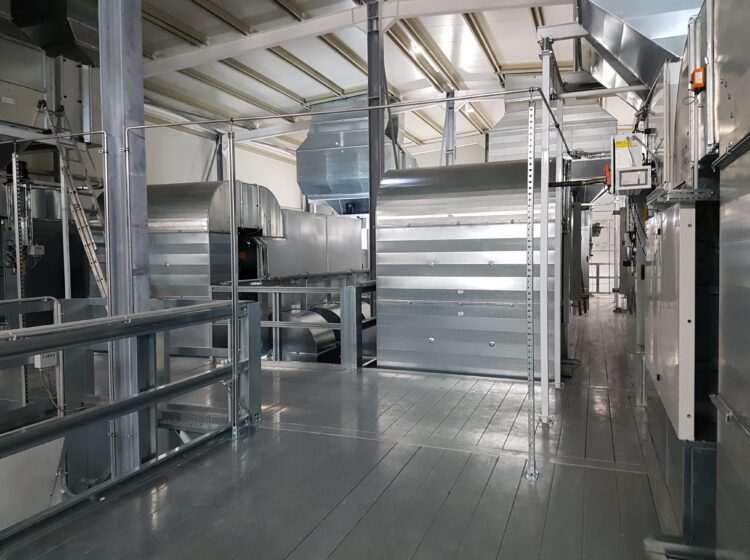 Thermal ventilating unit installed on plenum of spary booth. Blowtherm.