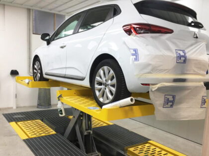 Sollevatore auto per carrozzeria