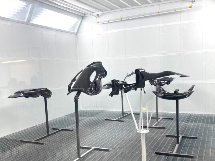 Verniciatura su fibra di carbonio