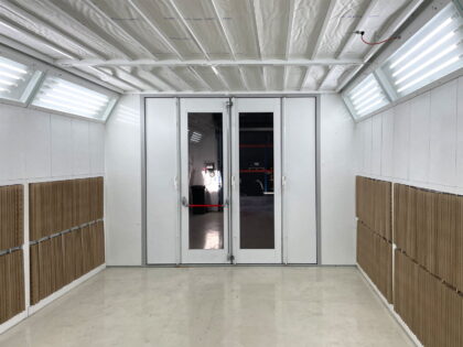 Interno cabina di verniciatura World